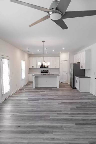 Main picture of 3361 Pepper Pike Ct
