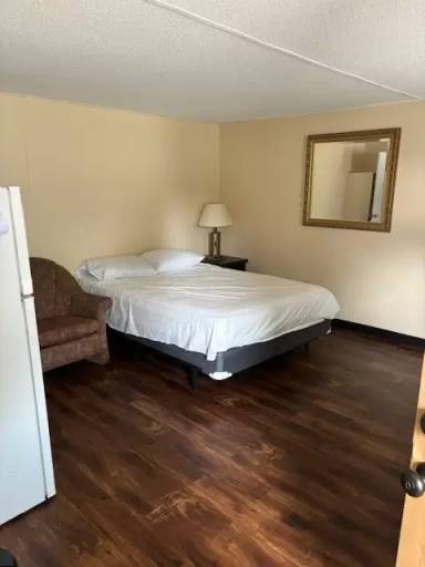 Main picture of 20991 Chippendale Ave W