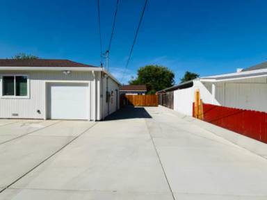 Main picture of 5037 Kenmore Dr