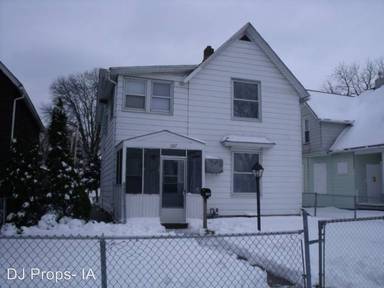 Main picture of 527 W 16th St