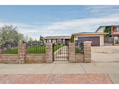 Main picture of 2494 Lone Oak Dr