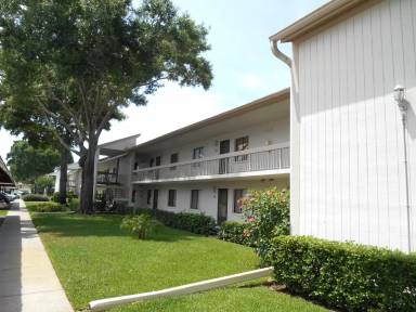 Main picture of 160 Lakeside Dr