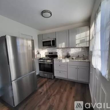 Main picture of 24 Woodward Ave