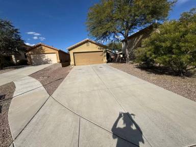 Main picture of 776 W Firehawk Dr