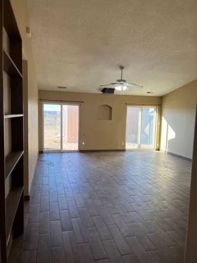 Main picture of 601 1st St NE