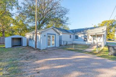 Main picture of 301 S Mockingbird Ln