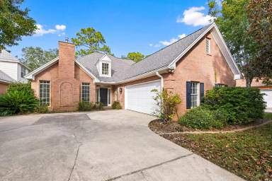 Main picture of 4451 Turnberry Pl