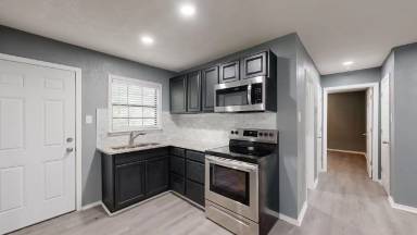 Main picture of 1802 Fairview Dr