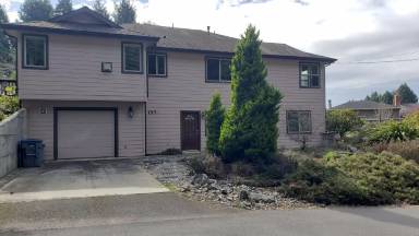 Main picture of 741 Park Ave