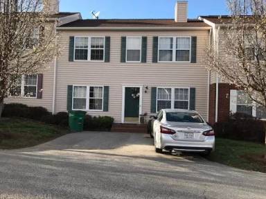 Main picture of 1015 Oaktree Blvd