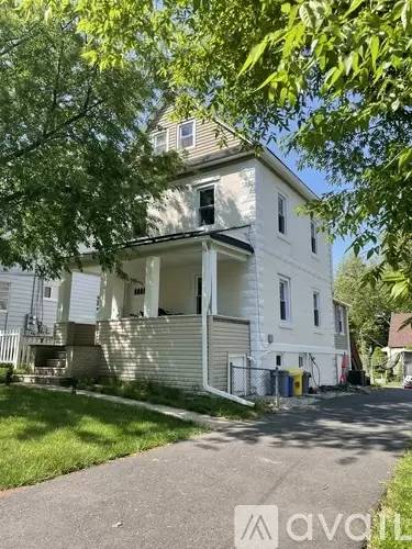 Main picture of 61 Circle Dr