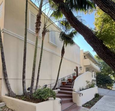 Main picture of 1120 N Flores St