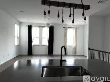 Main picture of 4357 Henderson Ave