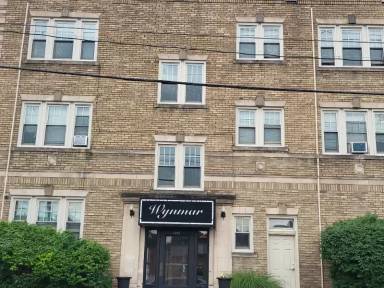 Main picture of 1245 W 110th St