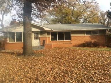 Main picture of 921 Manor Rd