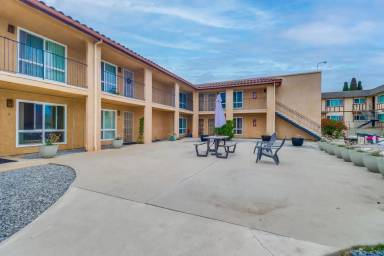 Main picture of 1809 E 17th St