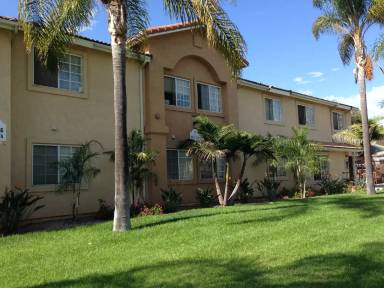 Main picture of 374 Moss St