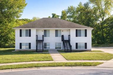 Main picture of 700 NE Ball Dr