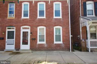 Main picture of 320 W Walnut St