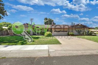 Main picture of 6500 Lake Park Dr