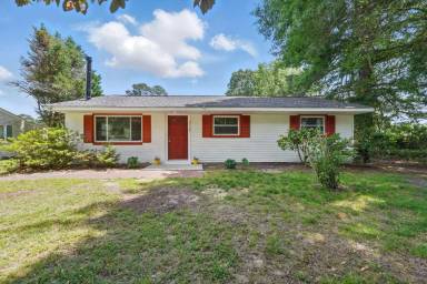 Main picture of 3127 N Riverside Dr