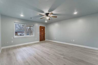 Main picture of 2201 SE 15th St