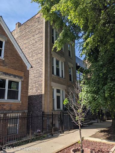 Main picture of 2031 W Cortland St