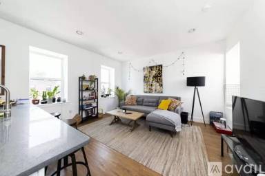 Main picture of 2614 W Girard Ave