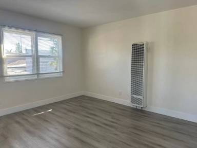 Main picture of 2020 Newton Ave