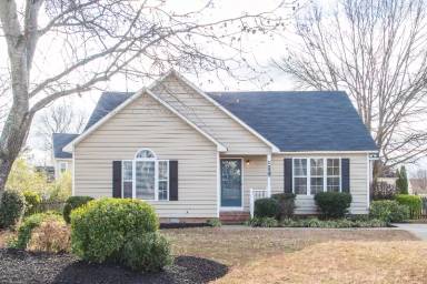 Main picture of 15 Olde Charles Towne Ct