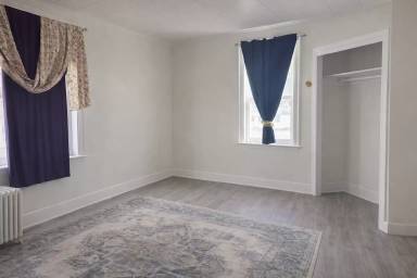 Main picture of 363 Main St