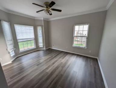 Main picture of 4789 Chesney St NW