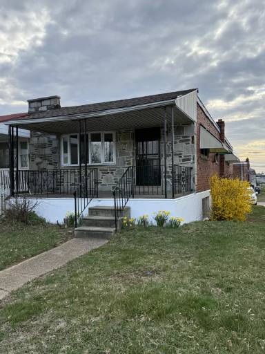 Main picture of 8835 Roosevelt Blvd