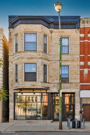 Main picture of 916 N Ashland Ave