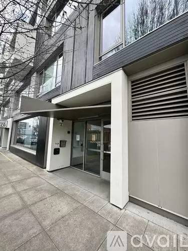 Main picture of 28 SE 28th Ave