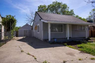 Main picture of 142 Redwood Ave