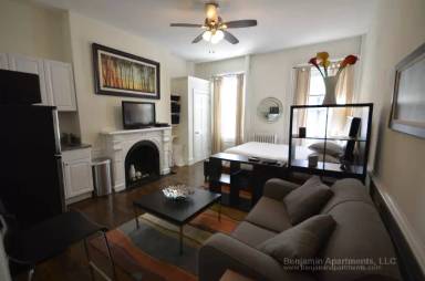 Main picture of 90 Charles St