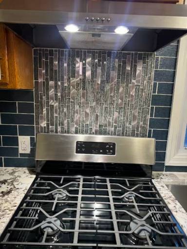 Main picture of 437 1/2 Elm Ave