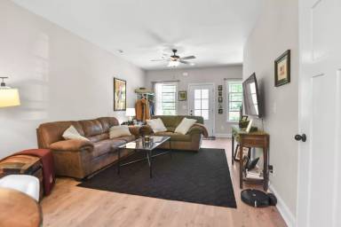 Main picture of 60 Cave Springs Rd