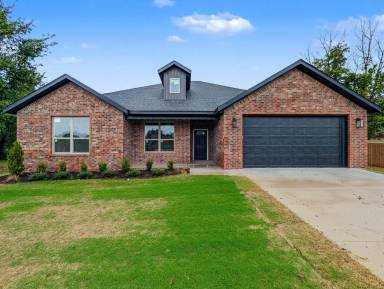 Main picture of 10 Olmsted Cir