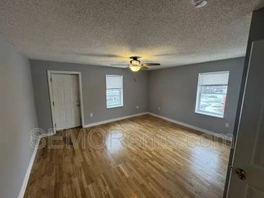 Main picture of 502 N Hope St