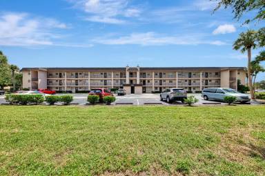 Main picture of 102 Capri Isles Blvd