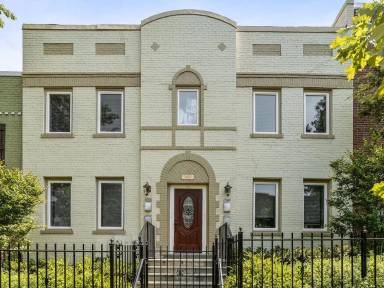 Main picture of 1222 Queen St NE