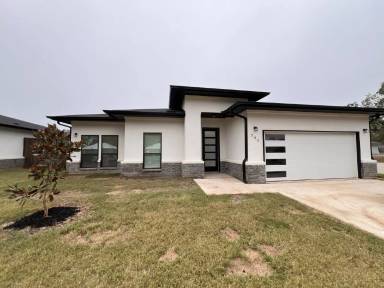 Main picture of 500 Bryson Ave
