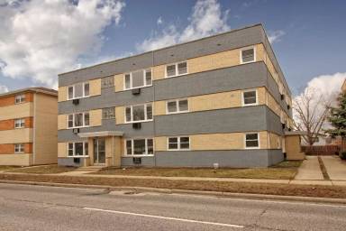 Main picture of 10114 S Pulaski Rd