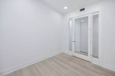 Main picture of 400 150th Ave