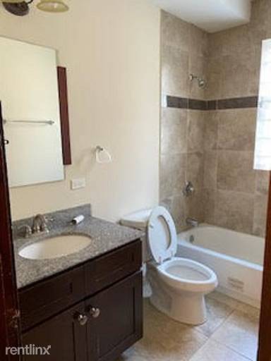 Main picture of 856 W Fletcher St