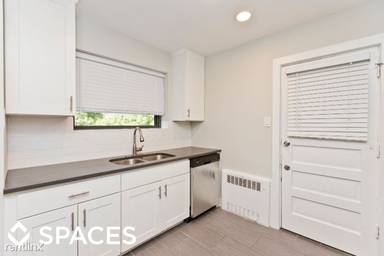 Main picture of 7357 N Sheridan Rd