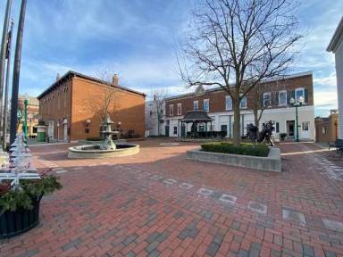 Main picture of 38 W Main St