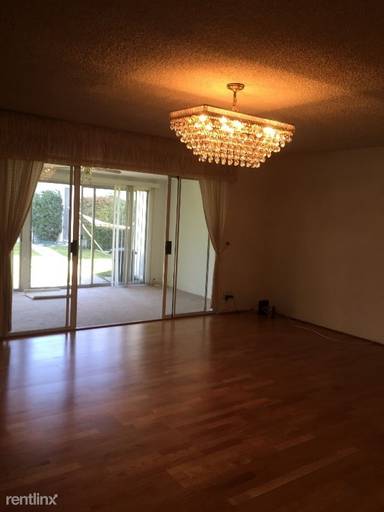 Main picture of 23430 Vanowen St